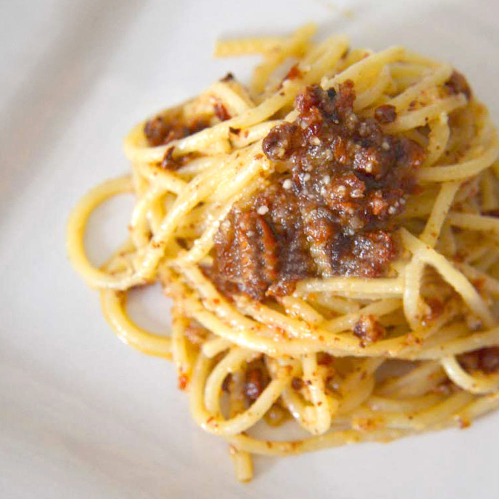 イタリアはシチリアのBACCO社のアーモンドペーストとパスタ