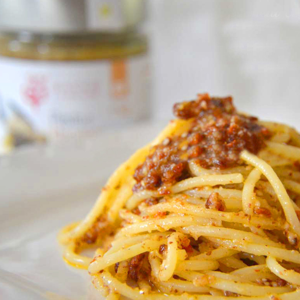 イタリアはシチリアのBACCO社のアーモンドペーストとパスタ