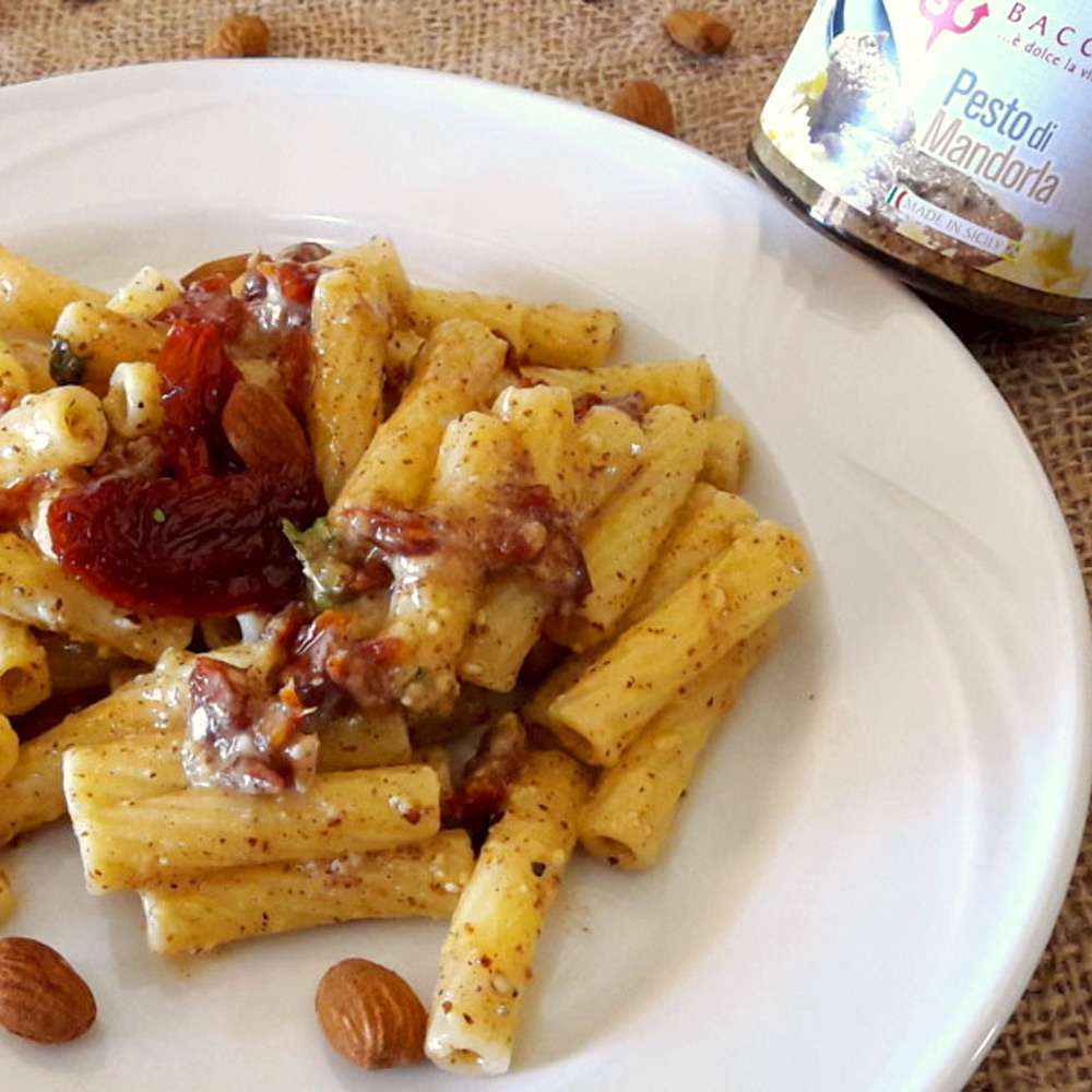 イタリアはシチリアのBACCO社のアーモンドペーストとパスタ