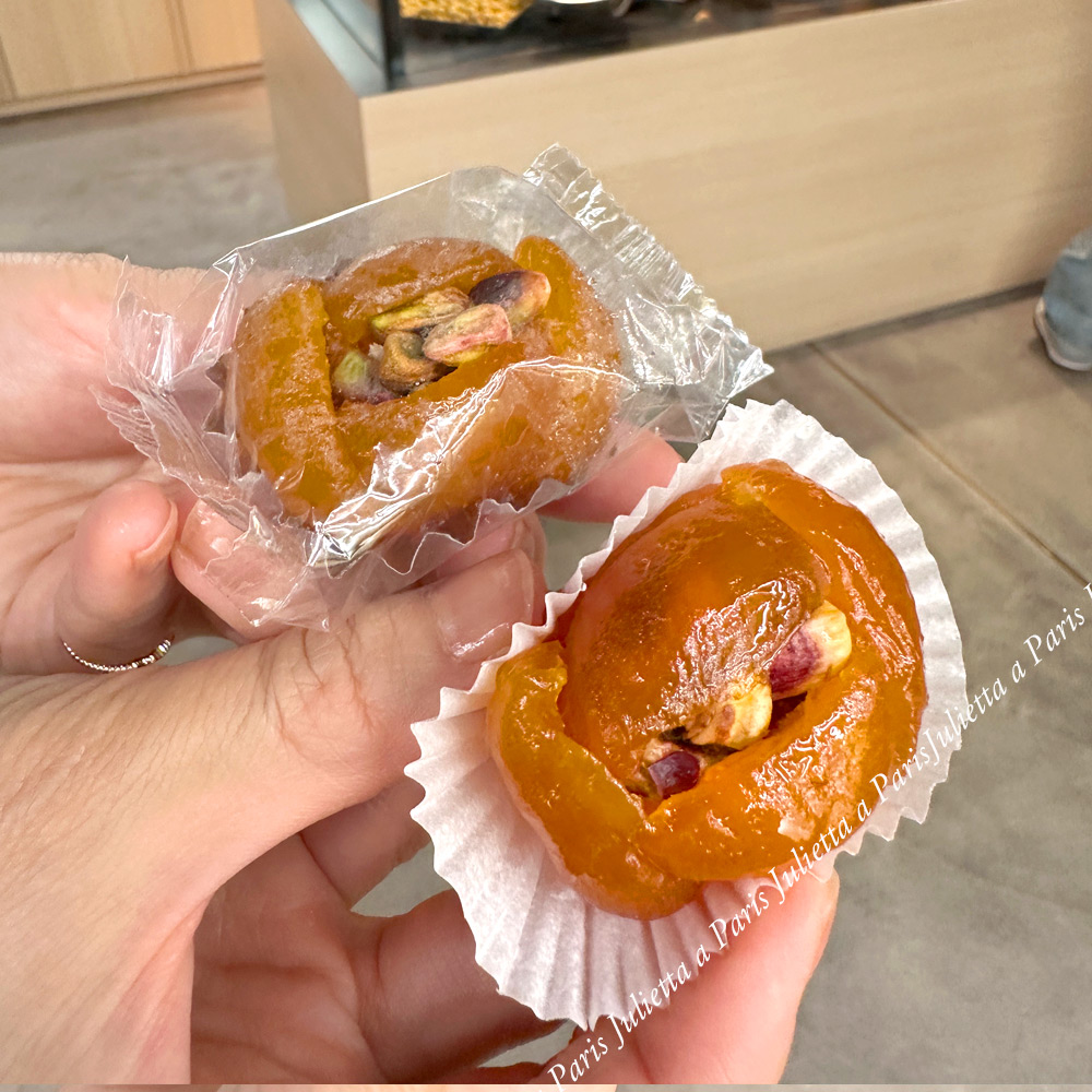 レバノンのRIFAIリファイのアプリコットとブドウのドライフルーツのお菓子