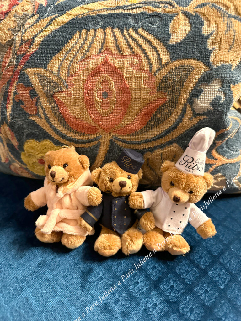 1月6日 パリ・リッツのティディーベアキーホルダーは今年も大人気